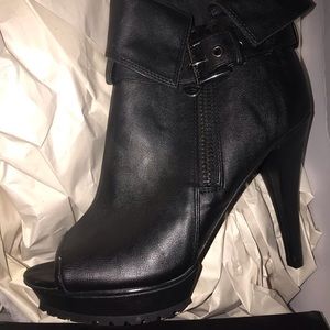 Guess 7.5 booties nwt
